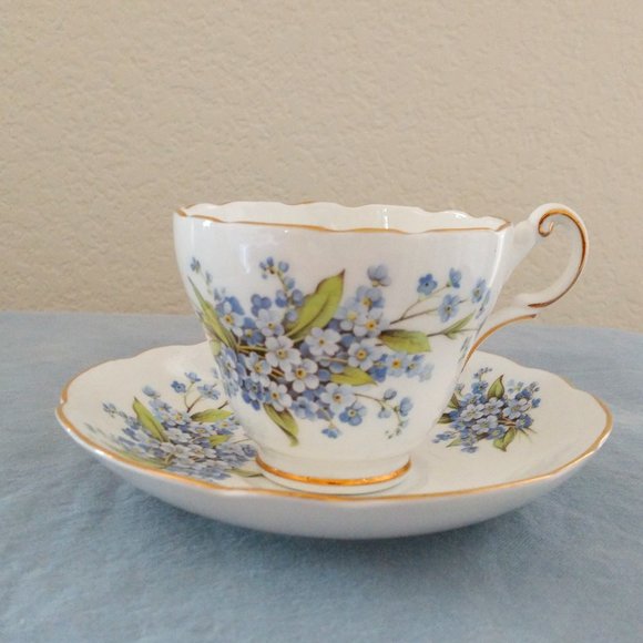 GROSVENOR BONE IN CHINA ENGLAND FLORAL BLUE WHITE SCALLOPED GOLD RIM TEA CUP - Picture 6 of 15